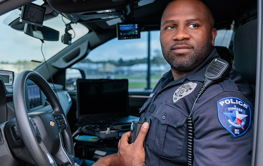 IMG_7846-vMax-Trac-RFID-Reader-and-Card-sm